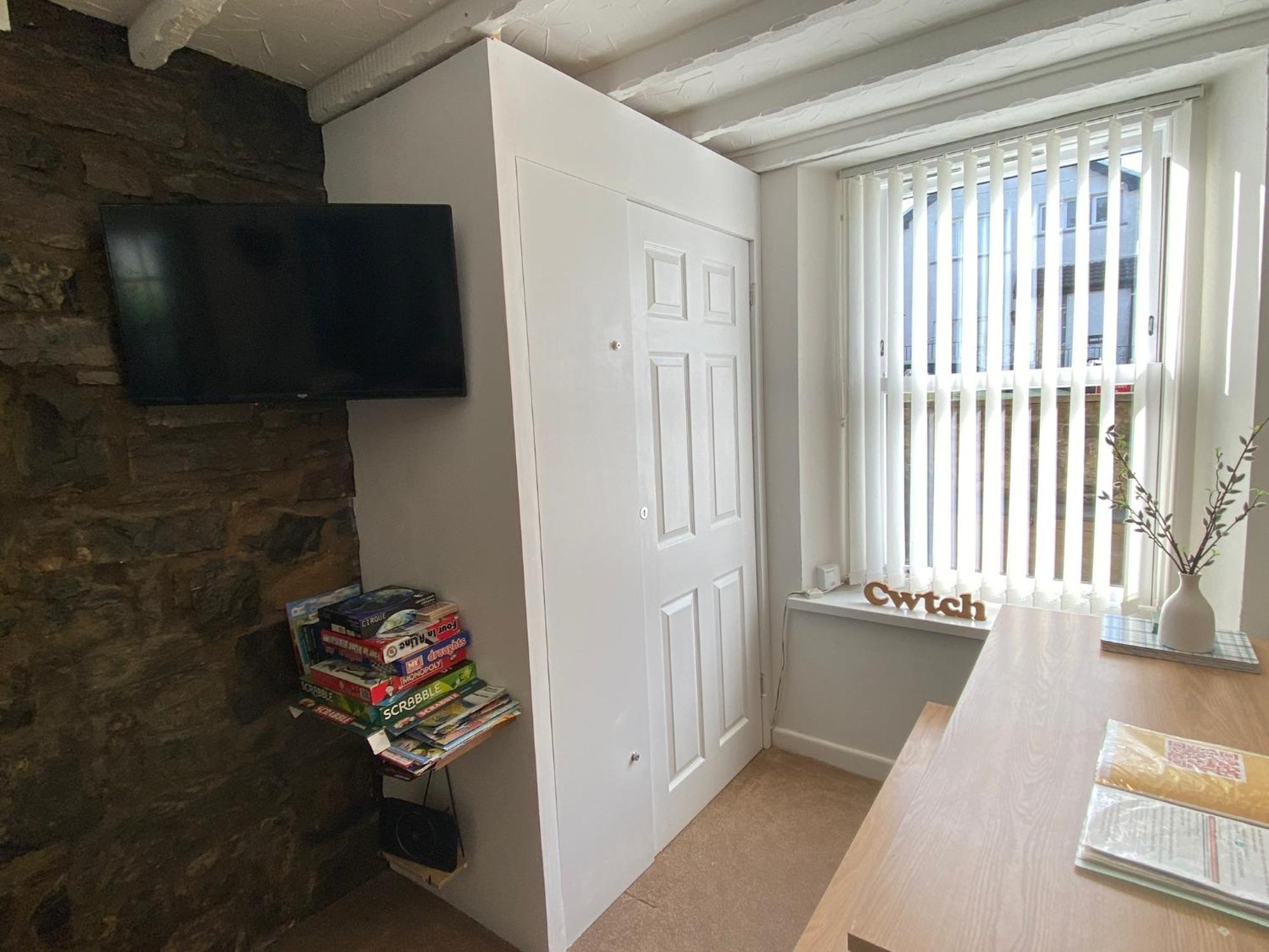 The Cwtch, Log Fire, Sleeps 6, Nr Zip World, Brecon And Bike Park Wales Villa Aberdare Exterior photo
